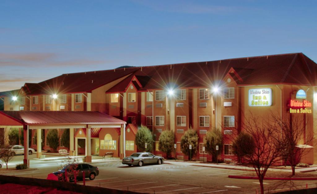 Western Skies Inn & Suites Los Lunas ภายนอก รูปภาพ
