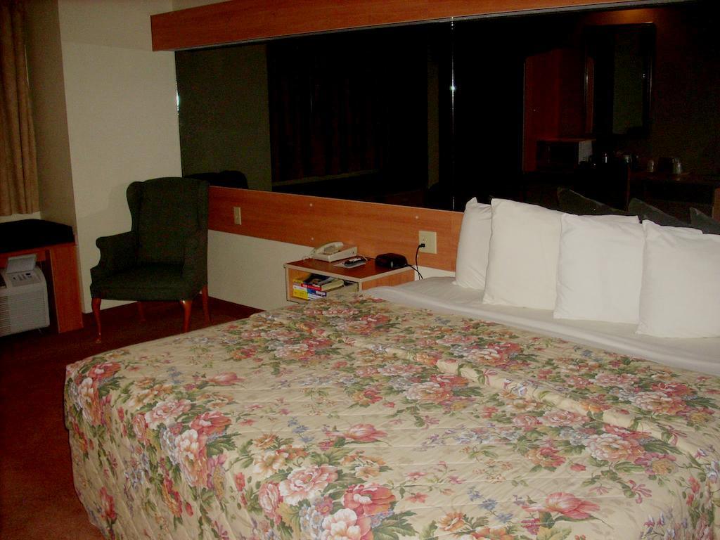 Western Skies Inn & Suites Los Lunas ภายนอก รูปภาพ
