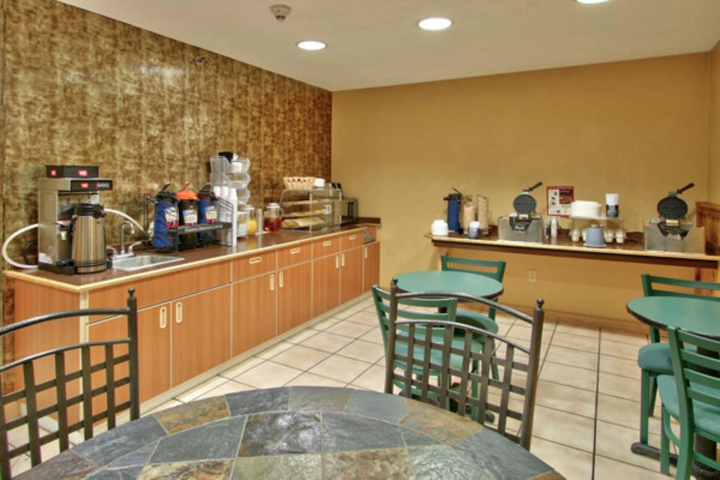 Western Skies Inn & Suites Los Lunas ภายนอก รูปภาพ